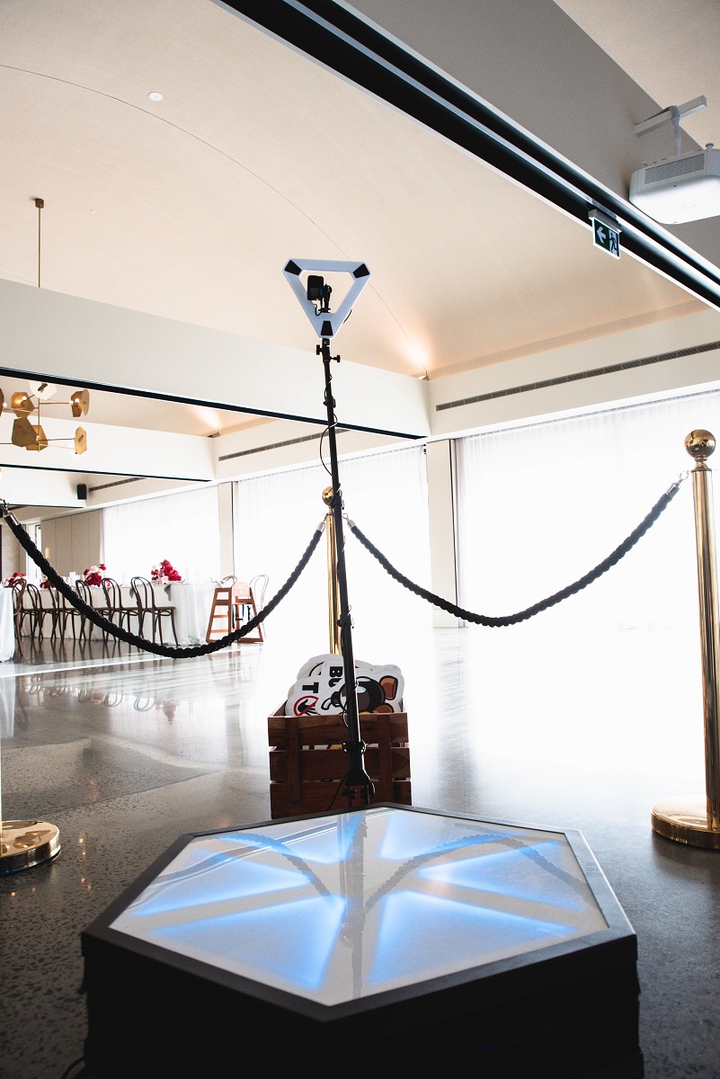 360 Mirror Photo Booth Hire Melbourne - Mirror booths for Weddings