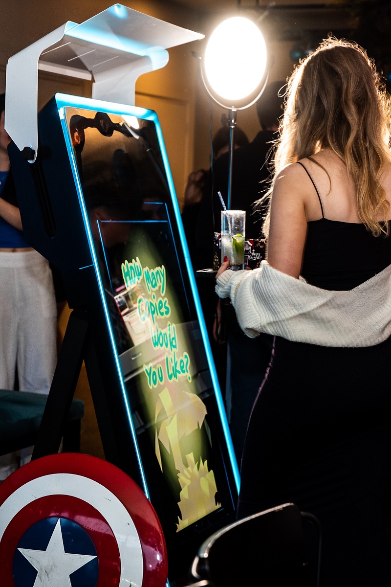 Magic mirror booth pylon photo booth melbourne