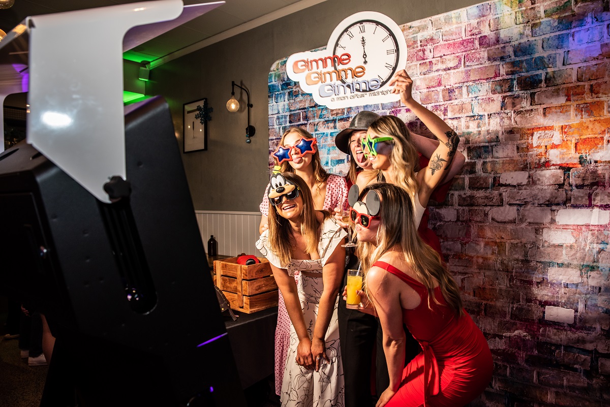 Photo1 Rustic Mirror Photo Booth